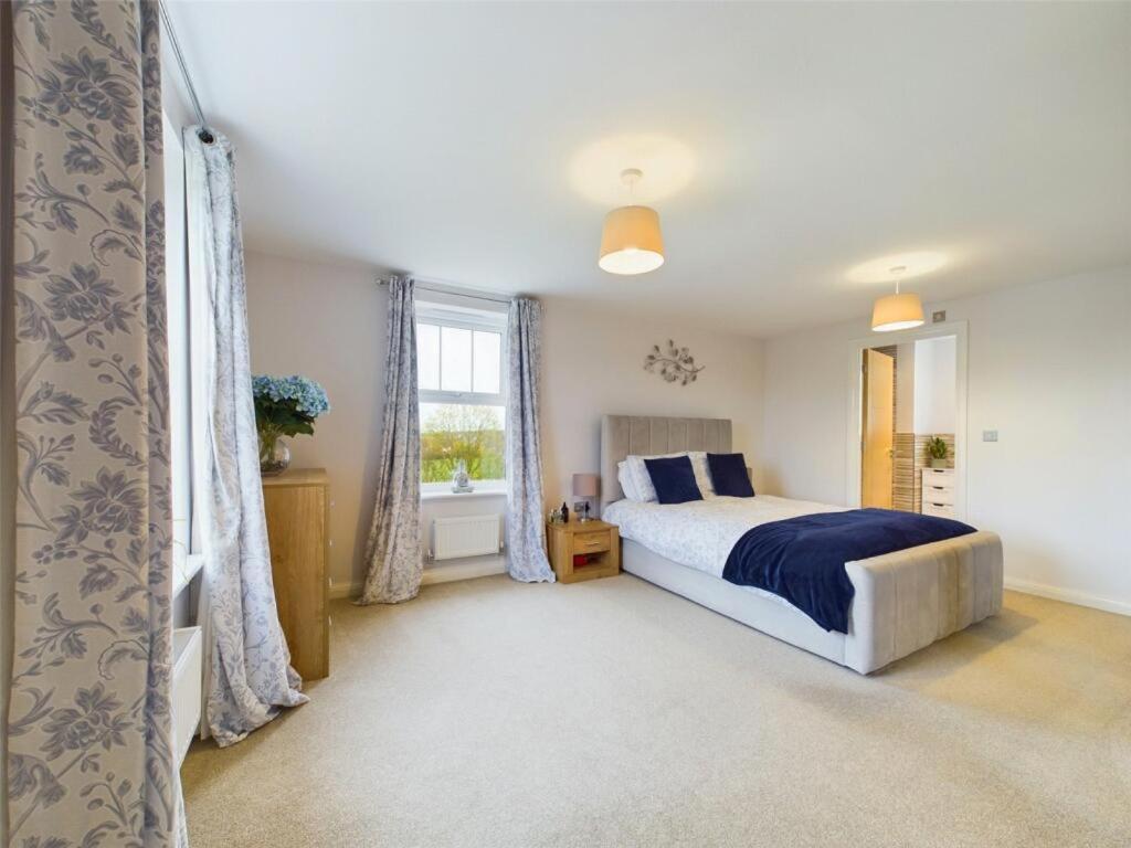 Highgow House Ensuite Bedroom Барнстъпъл Екстериор снимка